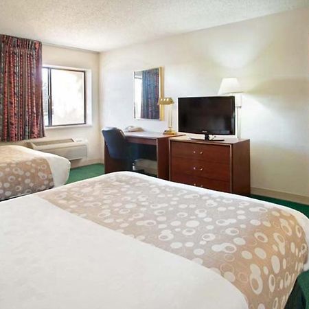 Norwood Inn & Suites Indianapolis East Post Drive エクステリア 写真