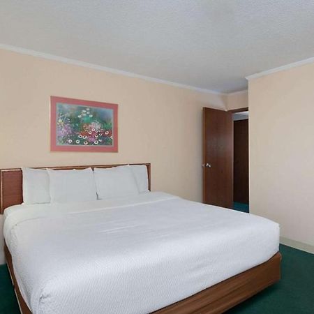 Norwood Inn & Suites Indianapolis East Post Drive エクステリア 写真
