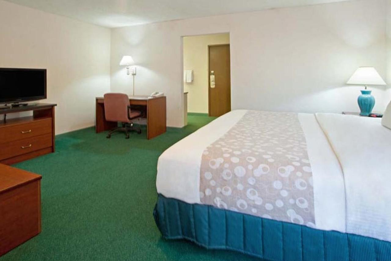 Norwood Inn & Suites Indianapolis East Post Drive エクステリア 写真