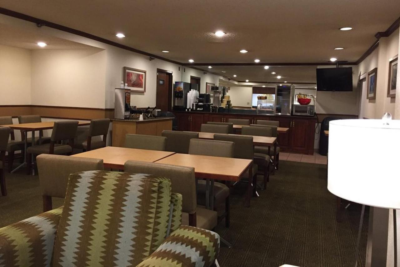 Norwood Inn & Suites Indianapolis East Post Drive エクステリア 写真