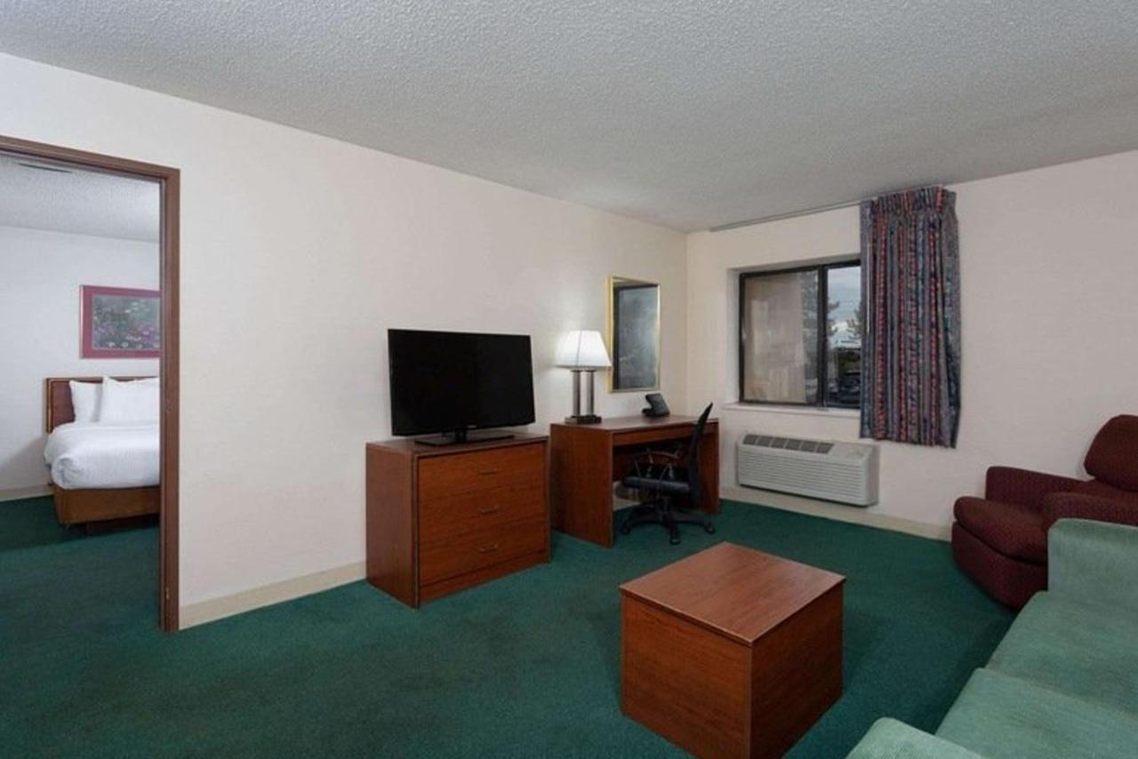 Norwood Inn & Suites Indianapolis East Post Drive エクステリア 写真