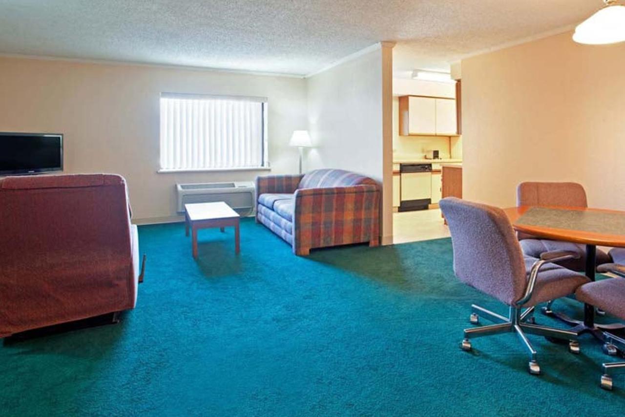 Norwood Inn & Suites Indianapolis East Post Drive エクステリア 写真