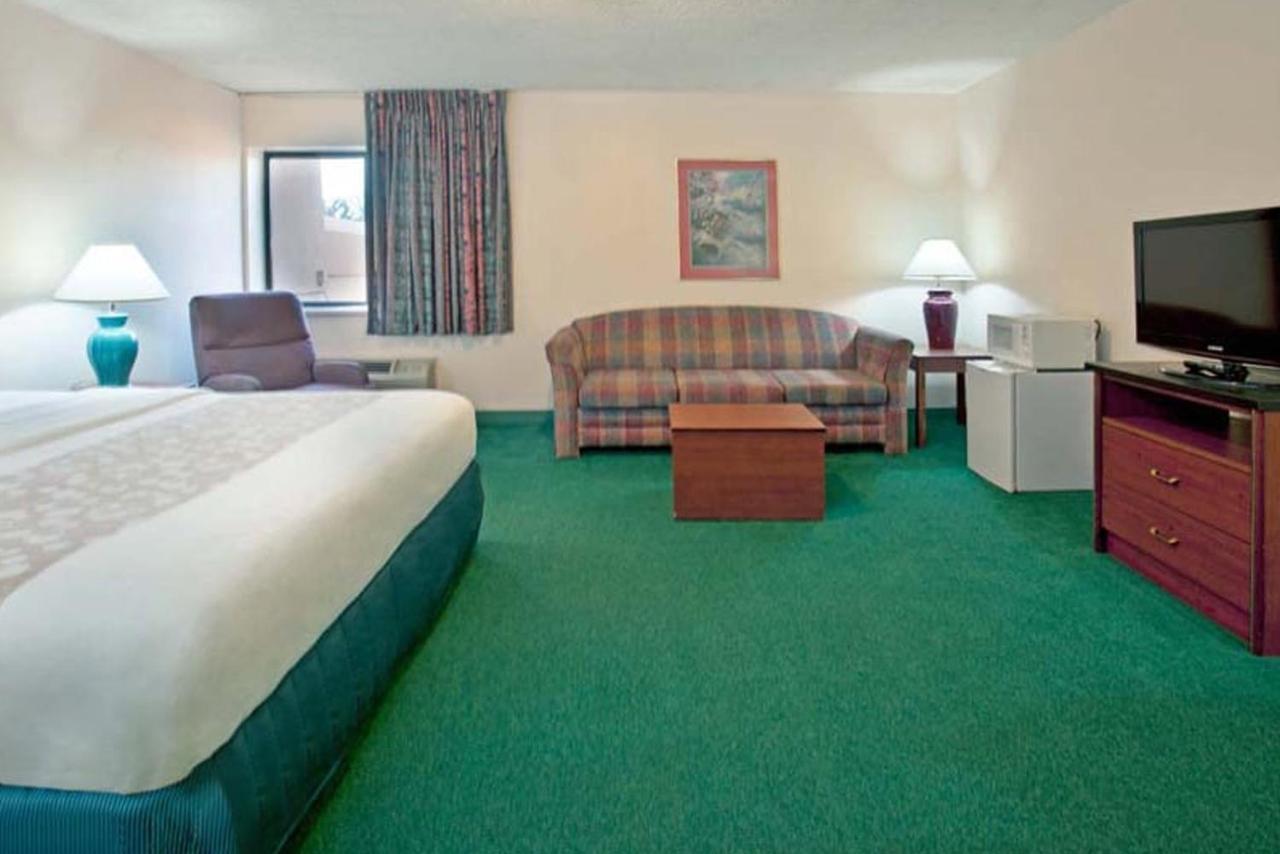 Norwood Inn & Suites Indianapolis East Post Drive エクステリア 写真