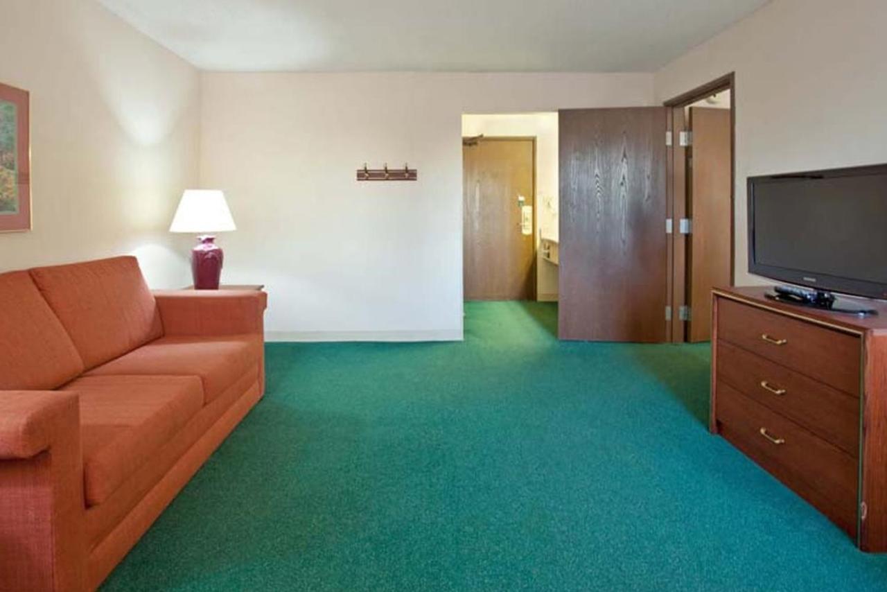 Norwood Inn & Suites Indianapolis East Post Drive エクステリア 写真