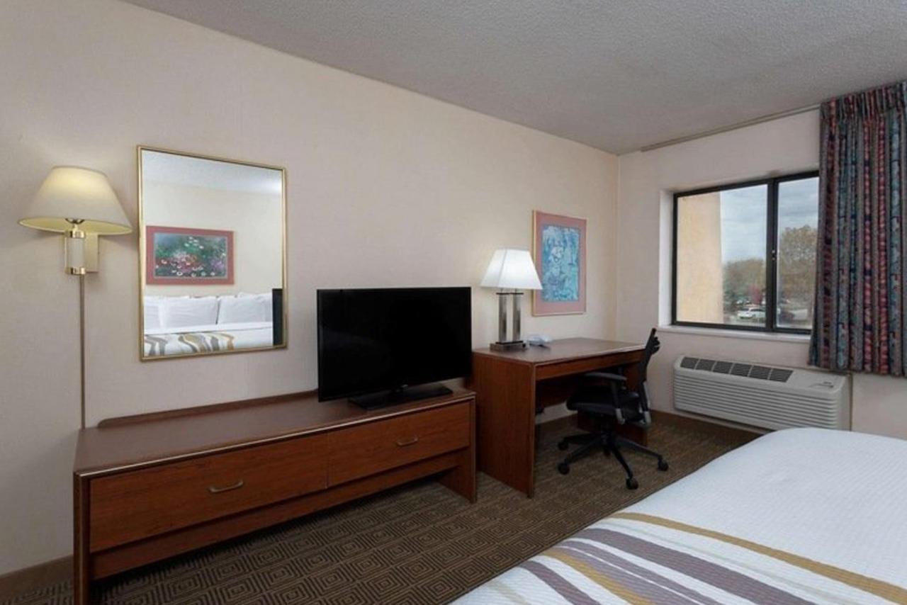 Norwood Inn & Suites Indianapolis East Post Drive エクステリア 写真