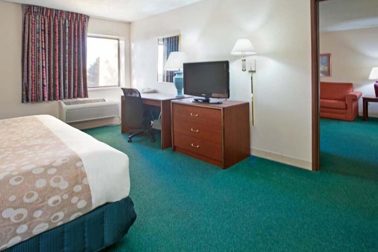Norwood Inn & Suites Indianapolis East Post Drive エクステリア 写真