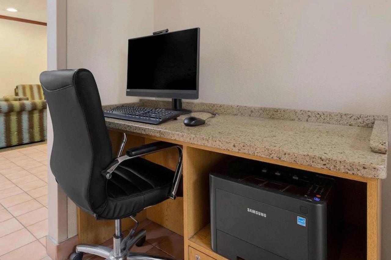 Norwood Inn & Suites Indianapolis East Post Drive エクステリア 写真
