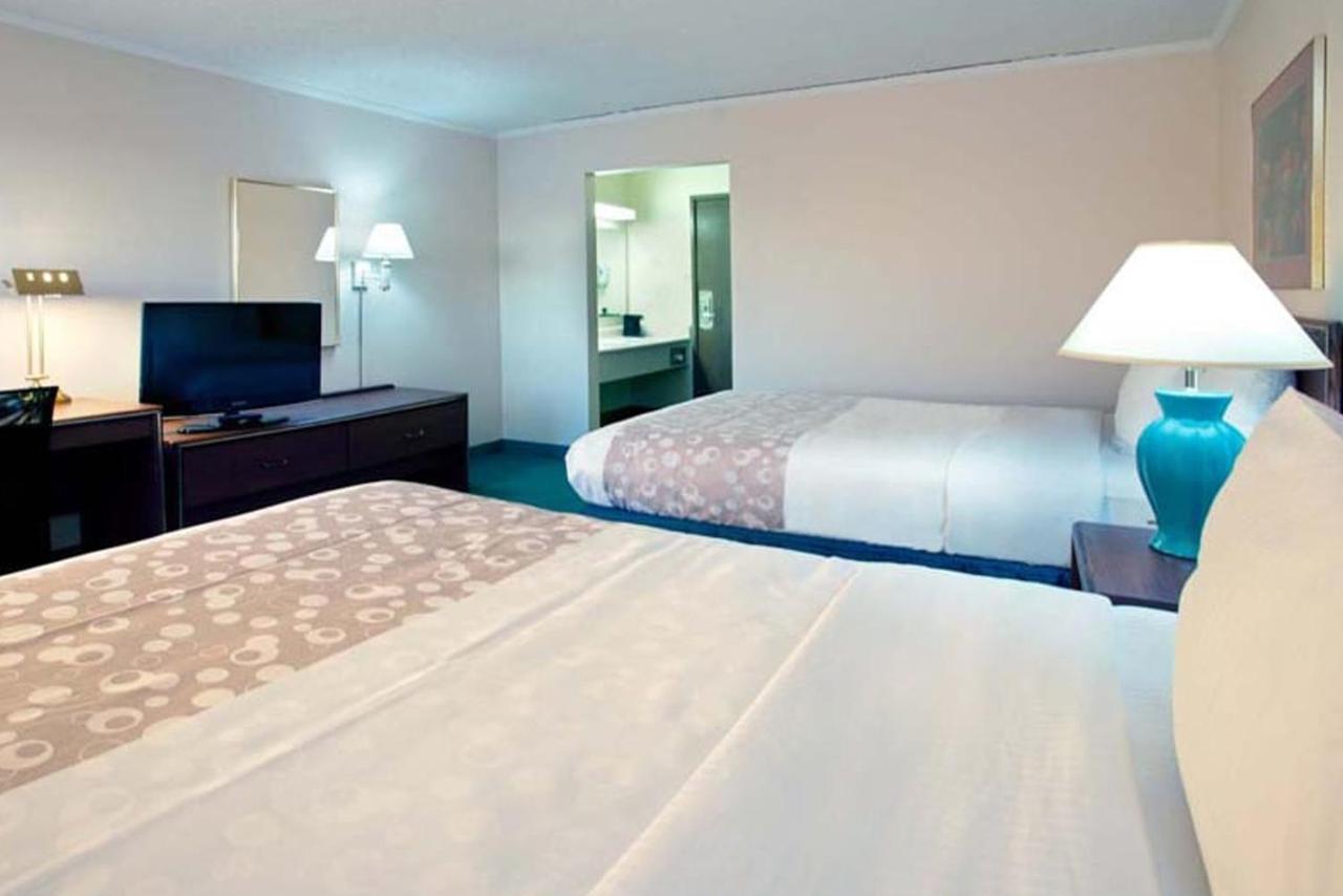 Norwood Inn & Suites Indianapolis East Post Drive エクステリア 写真