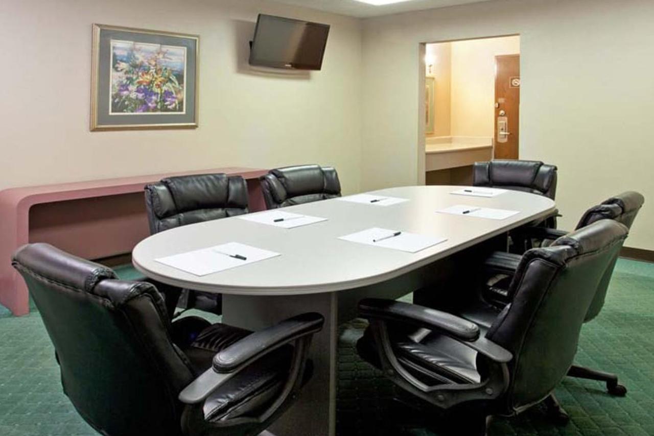Norwood Inn & Suites Indianapolis East Post Drive エクステリア 写真