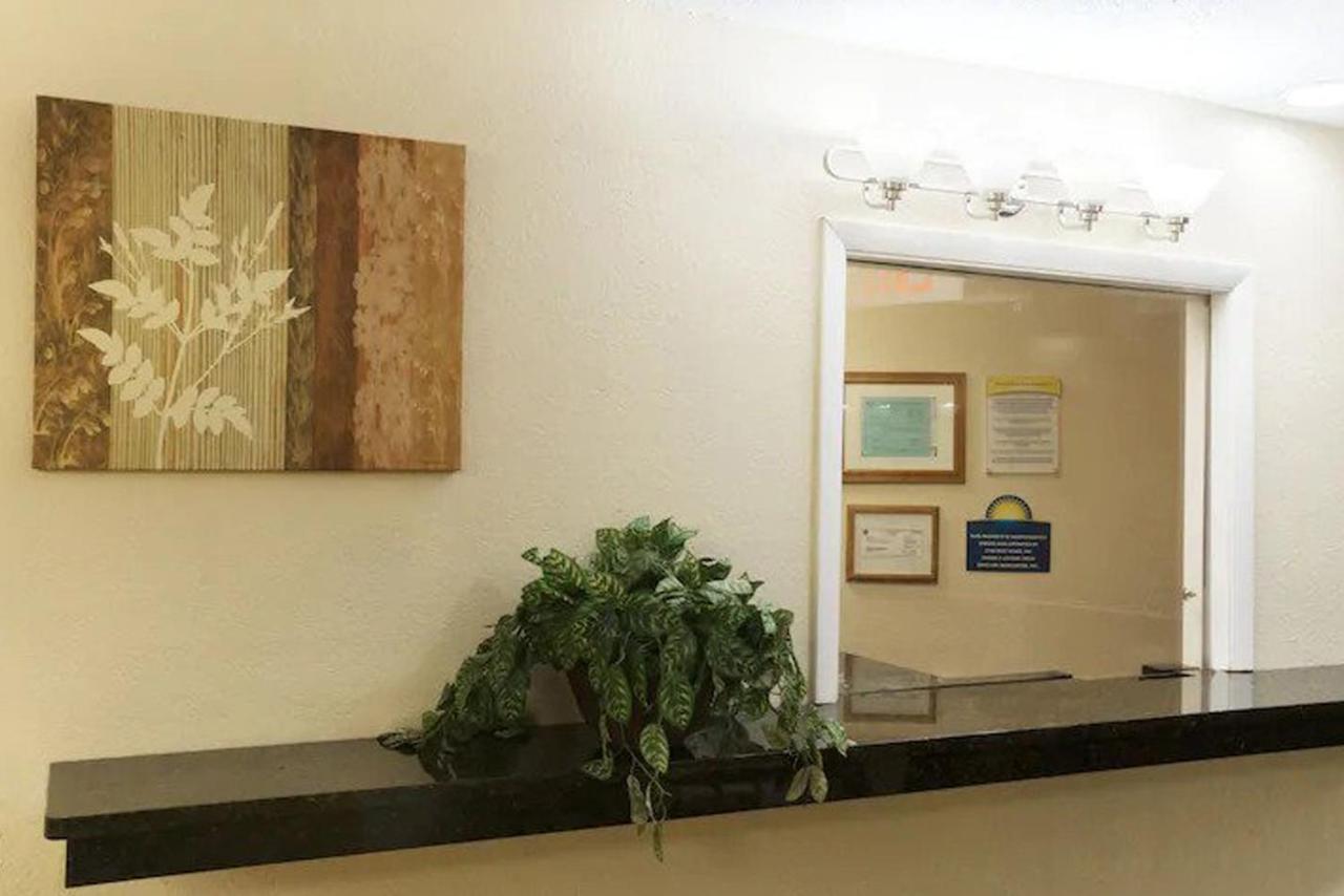 Norwood Inn & Suites Indianapolis East Post Drive エクステリア 写真