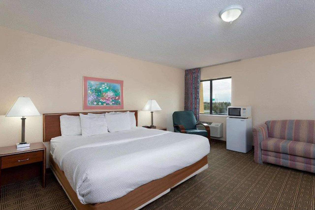 Norwood Inn & Suites Indianapolis East Post Drive エクステリア 写真
